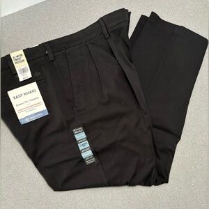 Dockers Easy Khaki 40 x 32 Men's Classic Fit pleated Front Pants NEW‎ Black.